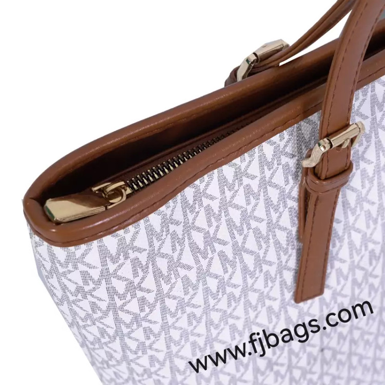 کیف زنانه دیارا z107 رنگ کرم ساده طرح ال وی کیفیت ساخت