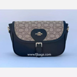 کیف دوشی دخترانه مدل دلین کد d108 شیک و باکیفیت چرم صنعتی درجه یک با طراحی مدرن دخترانه شیک
