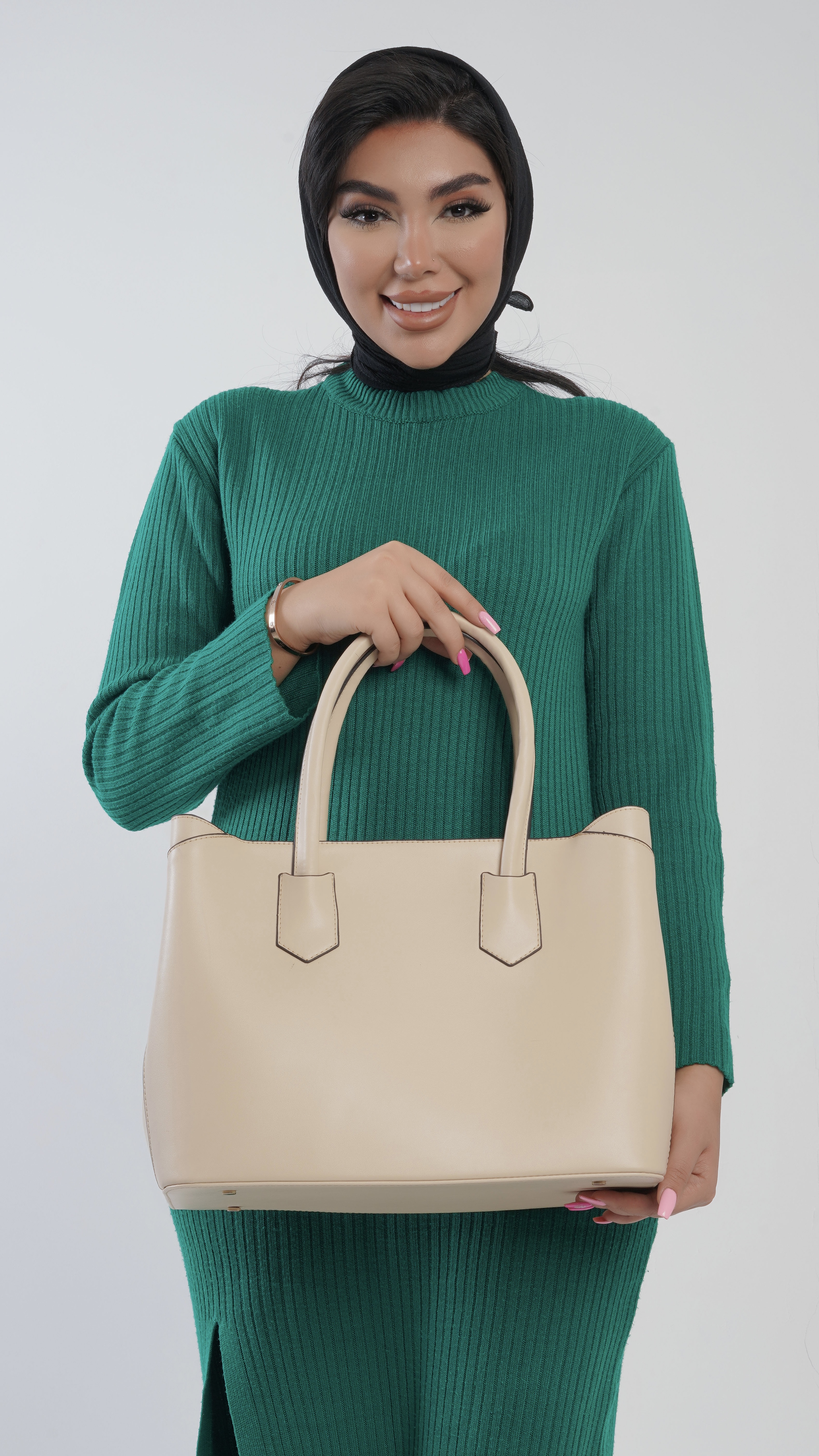 کیف زنانه مدل گلبرگین z115 طراحی ظریف و مجلسی برند FJ شیک بسته بندی