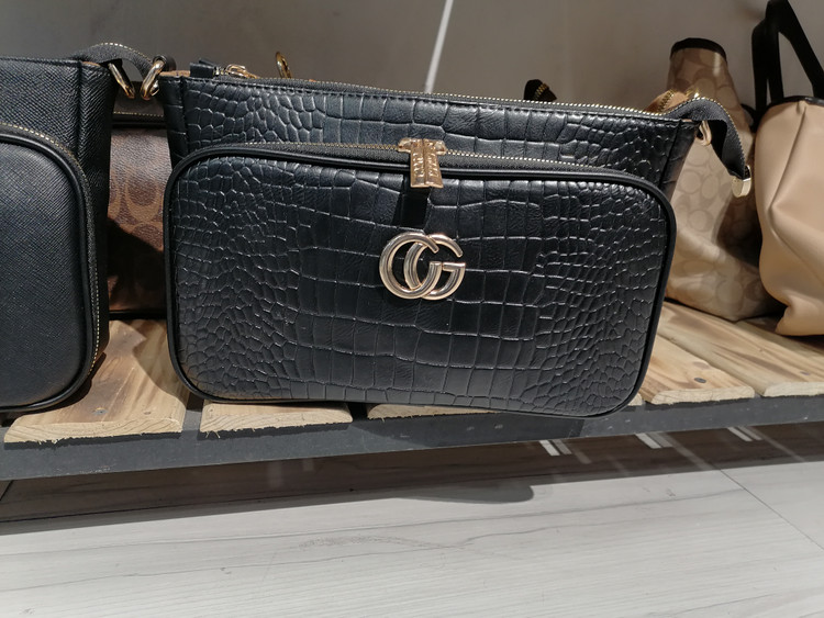 کیف دوشی زنانه مدل سه زیپ کاربردی و جادار طرح گوچی Gucci
