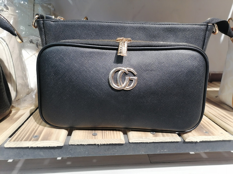 کیف دوشی زنانه مدل سه زیپ کاربردی و جادار طرح گوچی Gucci