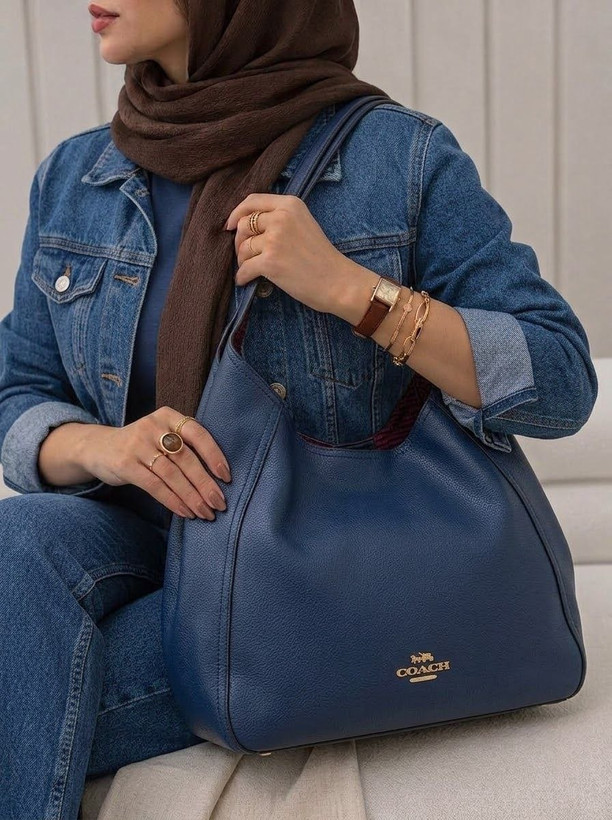 کیف دوشی دخترانه طرح کوچ سرمه ای کد ۱۰۶